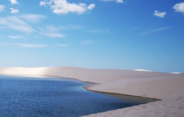 世界上最没面子的沙漠：本该黄沙漫天无生机，却遍地湖泊鱼虾成群