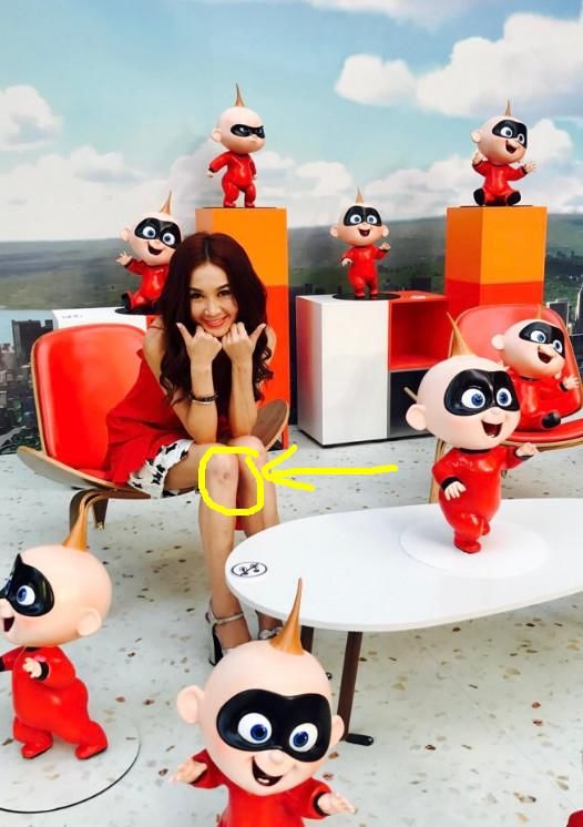 52岁的温碧霞撞脸35岁田馥甄,脸部紧绷似蜡像,网友:越老越作妖