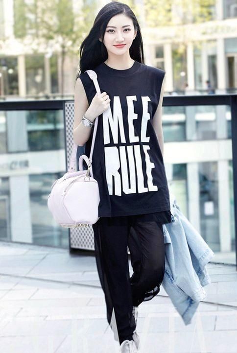 景甜化身“渔网流苏”鱼美人，网友:肤白貌美好气质，很稳!