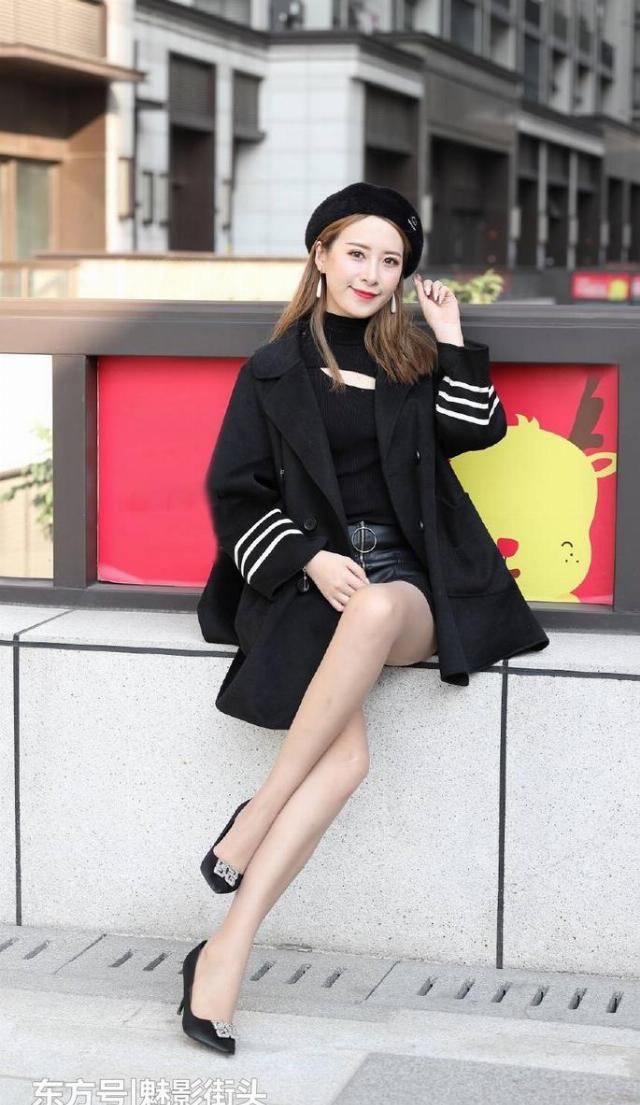  『女人』黑色西装搭配黑色高跟鞋，戴一顶贝雷帽，穿出精致小女人的气息