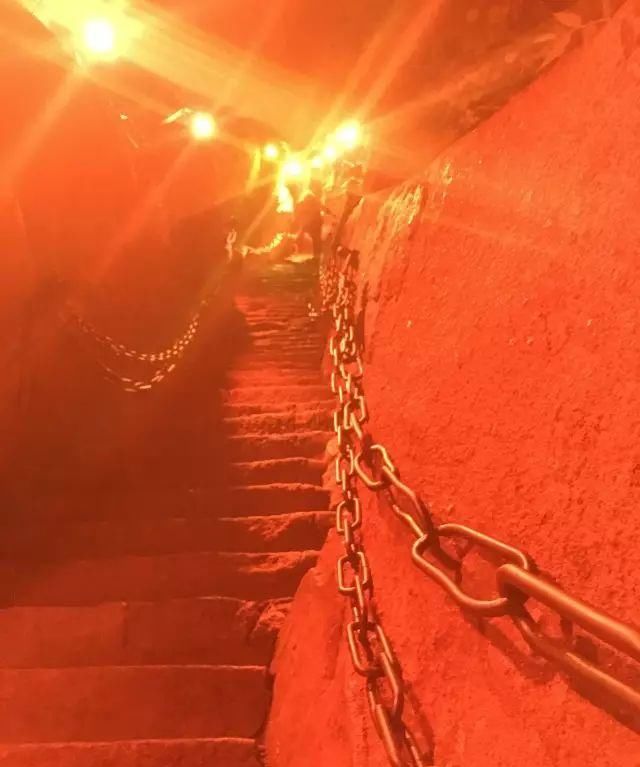 『彻头彻尾』夜登华山:沐浴在华山的晨曦中,彻头彻尾地,只剩下光洁与静谧