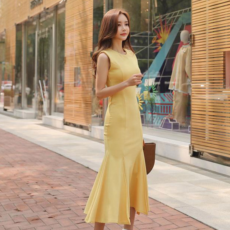 好身材不怕看，瞧瞧下面女人这样穿，丰满迷人又不失气质，还显嫩