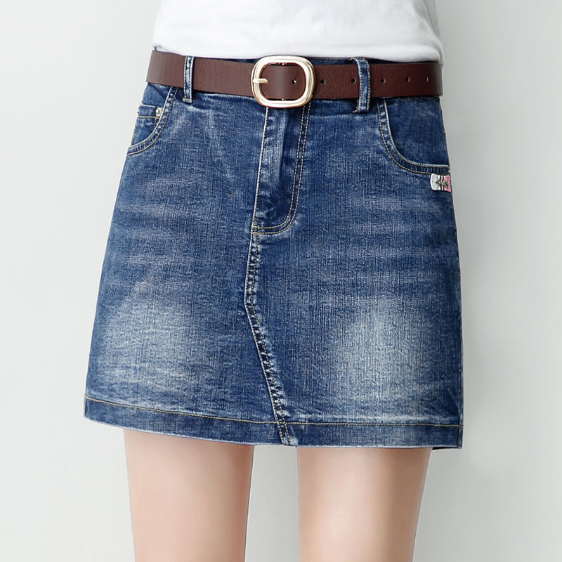 穿开叉包臀裙的女人那是真有女人味啊