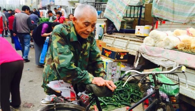  「后头」农村俗语“农民进城住新楼，好日子还在后头”，值得老