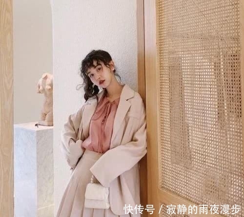 「复古」10种少女感显瘦迷人的春装穿法,文艺又气质