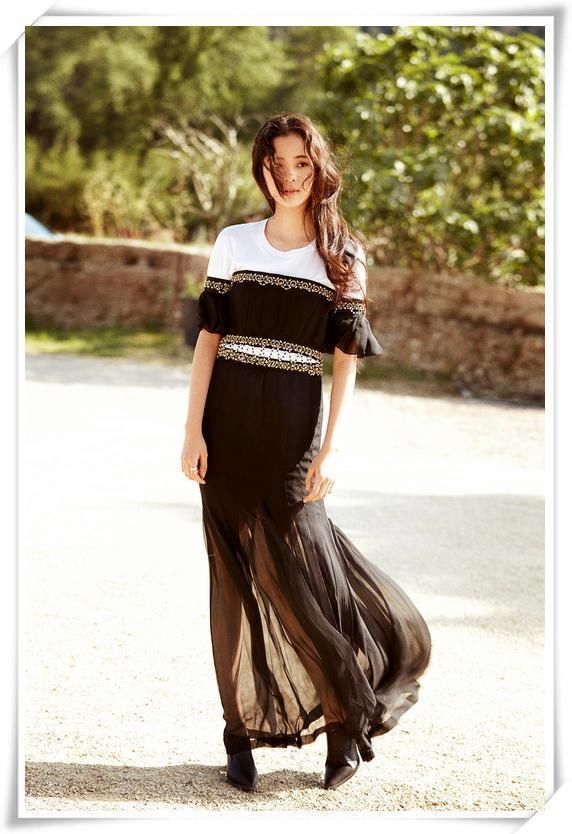 欧阳娜娜厉害！一袭吊带裙满屏女人味，网友直呼：好想做你男朋友