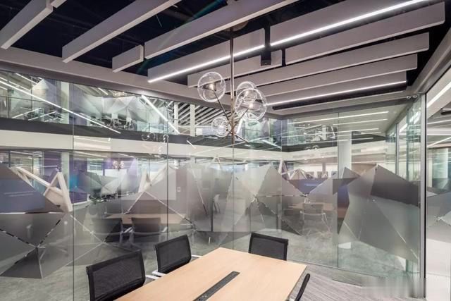  [建筑]国外科技园：立面结合被动式设计，用“硅”铝翅片，节省25%能源