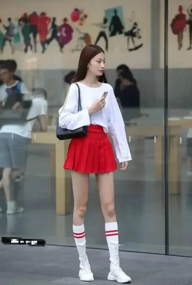  [气质]短裙长腿美女，气质优雅，清爽迷人