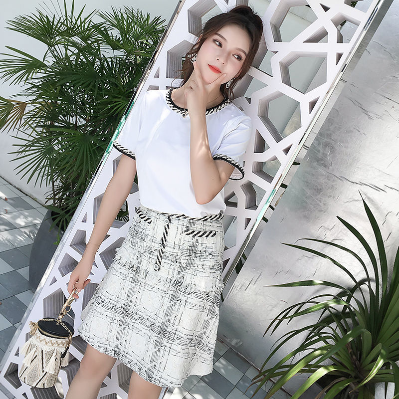 三伏天不要只穿裙,当下流行晚晚风套装,清新减龄,美的独一无二