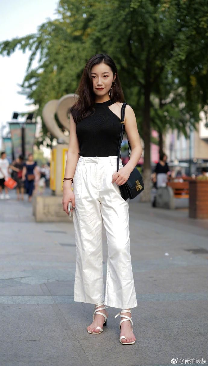白色裤子，不管是修身款还是宽松款，其实都很有气质很优雅!