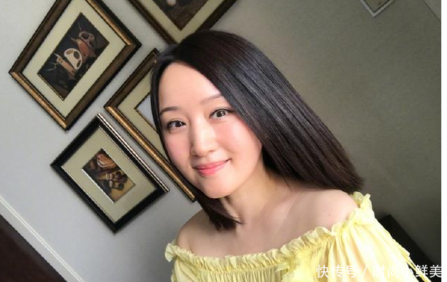 47岁杨钰莹为何被称为不老女神？一袭蓝色连衣裙，17岁的感觉