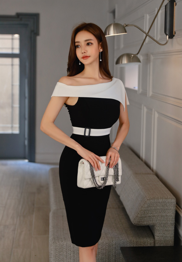 女神孙允珠，夜来香花萝翻领收腰撞彩衣裙