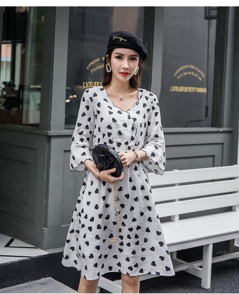 一袭A字裙，怎么穿都好看，穿出40岁女人该有的优雅韵味