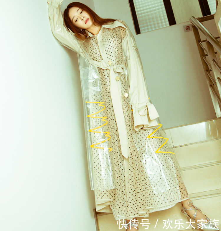 秦岚这腰都快细成电线杆了!难怪穿健身服都比我们这些普通人惊艳