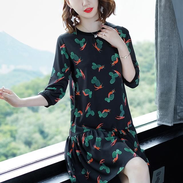 这“薄”秋裙昨天开卖，老婆挑了6件，洋气超迷人，国庆穿超好看