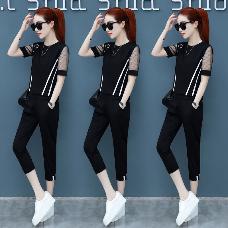 健身服里的女人身材真棒!紧身衣勾勒性感迷人线条,美得不能自拔