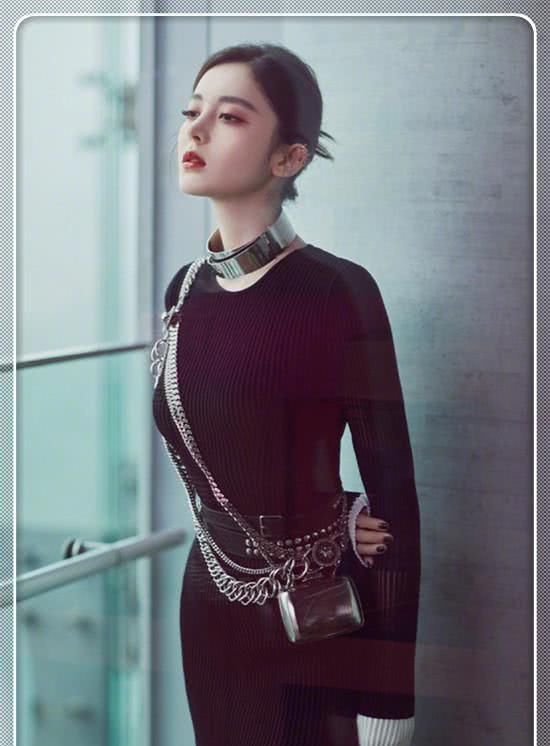 『 choker』戴choker脖子比超模还长，古力娜扎真优秀！长裙配短靴超美