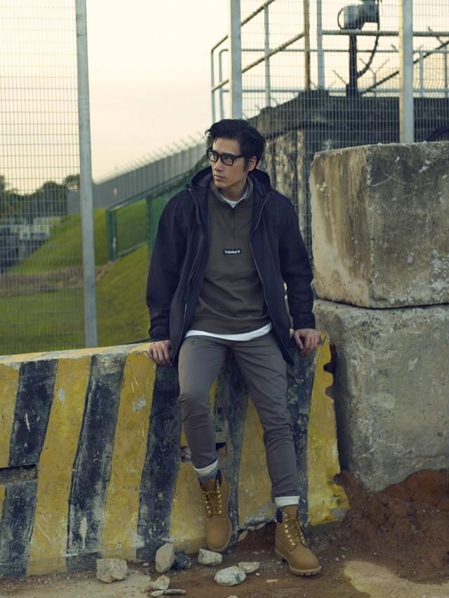 身穿灰色衣的陈传多，年纪虽老，但看样子却像刚刚出来的青年