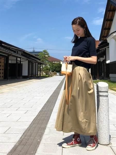 如何用6色帆布鞋变换风格的穿搭术