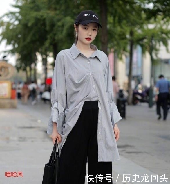 「 魅力十足」小姐姐会穿搭魅力十足,网友:应接不暇,街拍潮流风