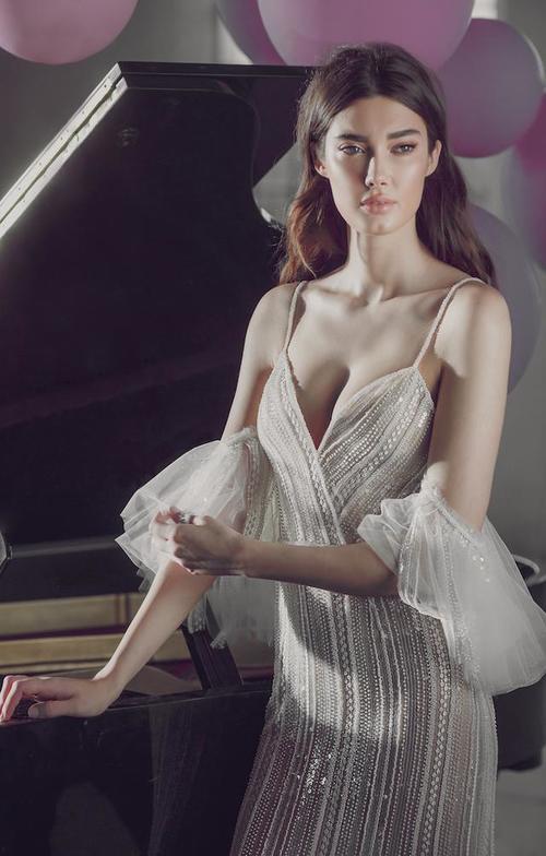 以色列美女时尚摄影大片，欧美超模演绎惊艳奢华婚纱礼服令人惊艳