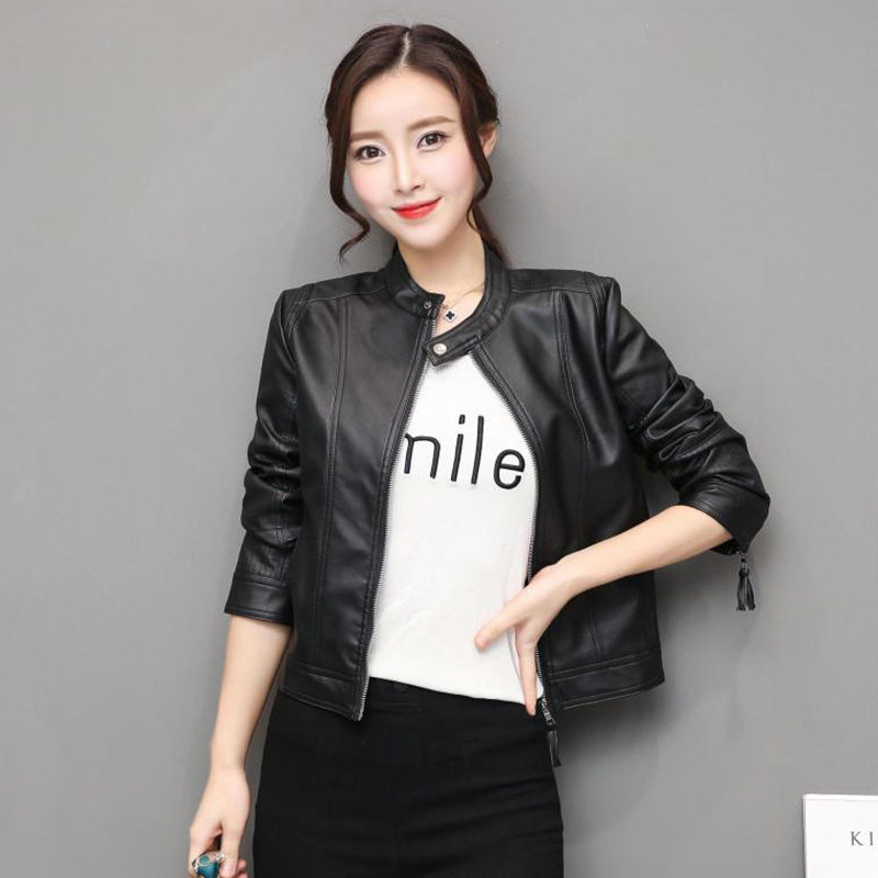 秋天早晚转凉，聪明的媳妇穿上薄外套，显瘦又御寒，简直棒极了