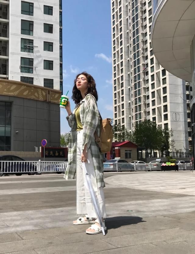  『凹出女性』初夏别总穿黑白灰了，换上这些绿色系单品，气质清新还显白