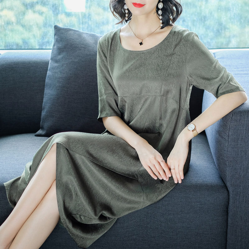 52岁老婆真开窍了!学下面女人这样穿，高雅巧显瘦，忒美嫩动人