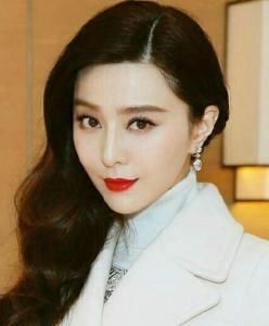 冯小刚与崔永元开撕，范冰冰躺枪疑似偷税漏税