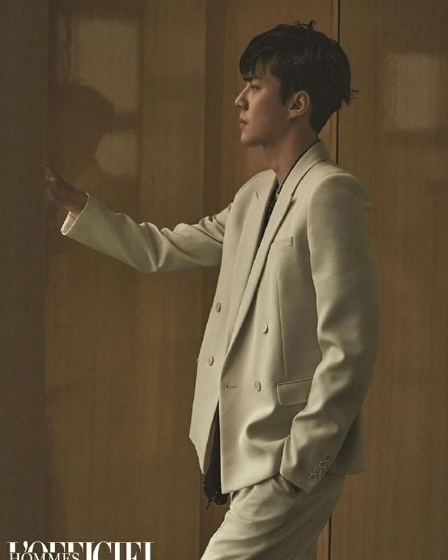 [吴世勋]SM两大门面的颜值暴击！俊美吴世勋，绝美林允儿，前后辈同登封面