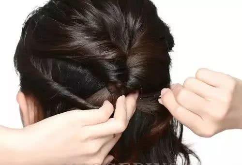 头发这样扎，做温柔小女人！