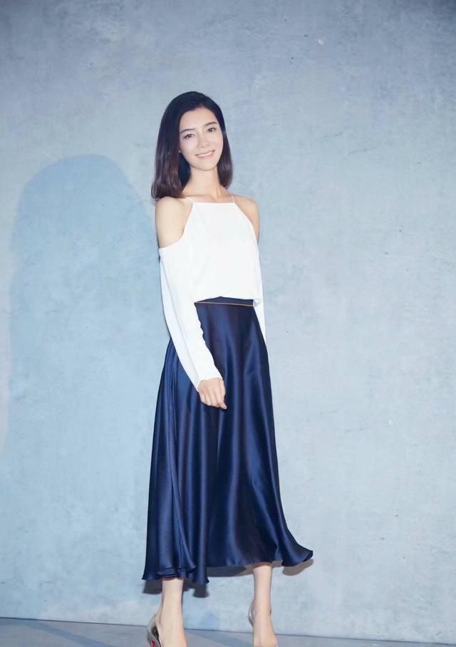 车晓这身真好穿，秋天凹内搭刚好 网友：快剁手