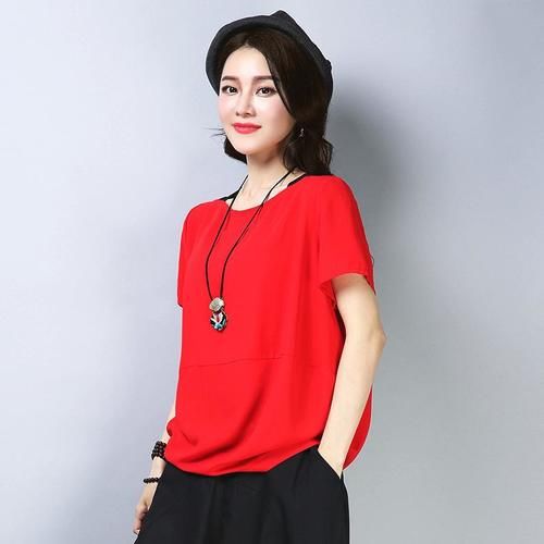 过了40岁女人，别太土，多穿这样的T恤，显瘦有气质