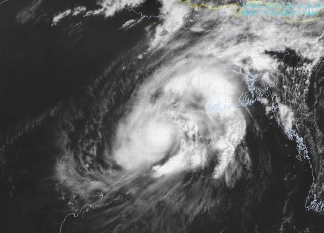 印度遭20年来最强的气旋风暴，80万人紧急撤离，一亿人受影响