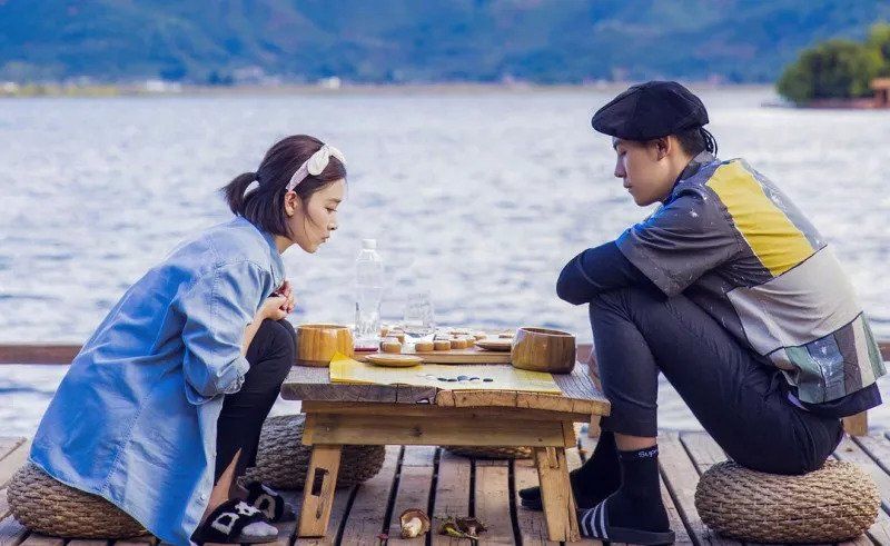 上学被骂狐狸精，跟郑爽闺蜜情遭质疑，分手被网友叫好，你们真的