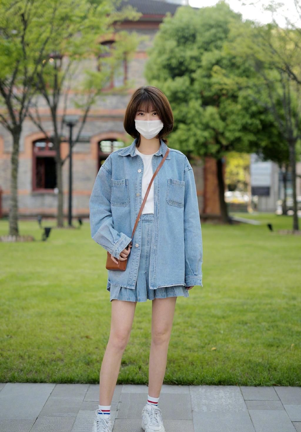 『美女』美女街拍:你见过山水饮过风声 说余生山水再不相逢