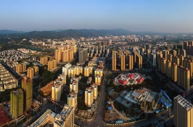 广西面积最大的地级市，比海南岛和台湾岛还要大，你知道是哪吗？