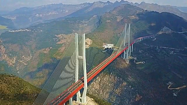 世界上最高的大桥，相当于200层高楼，给云贵人民带来了福音