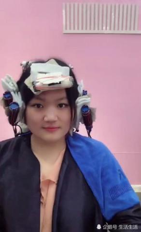 大脸姑娘想换一个发型，剪完短发秒变日系萌妹，网友：剪个头发像