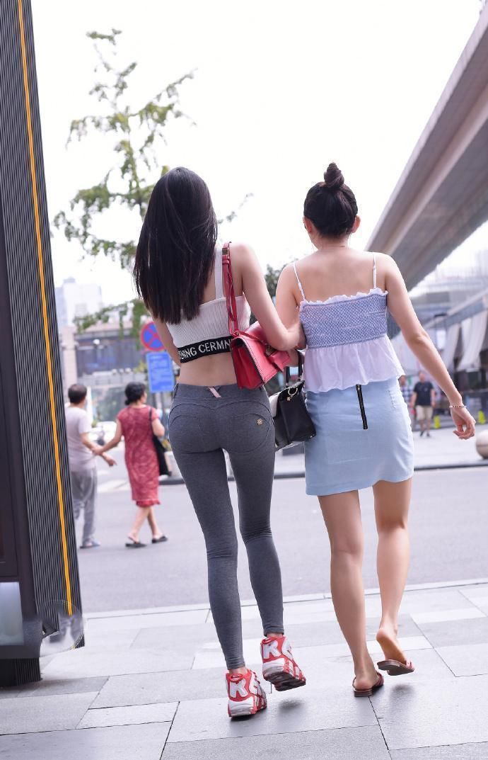 蜜臀裤真的已经成为了小姐姐的最爱,真的是凹凸必现!