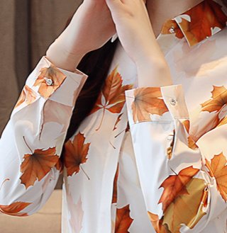 立秋早晚凉，70后老婆贼精，不穿连衣裙，穿着小衫配长裤，特美