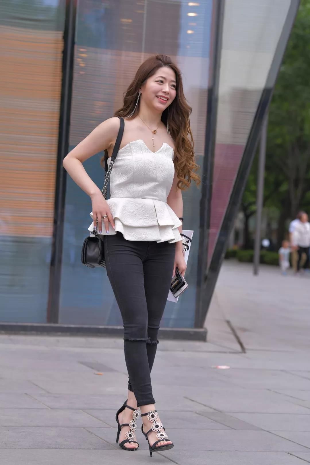 街拍路人，有气质的轻熟微胖身材穿搭参考，让你穿出个性时尚美