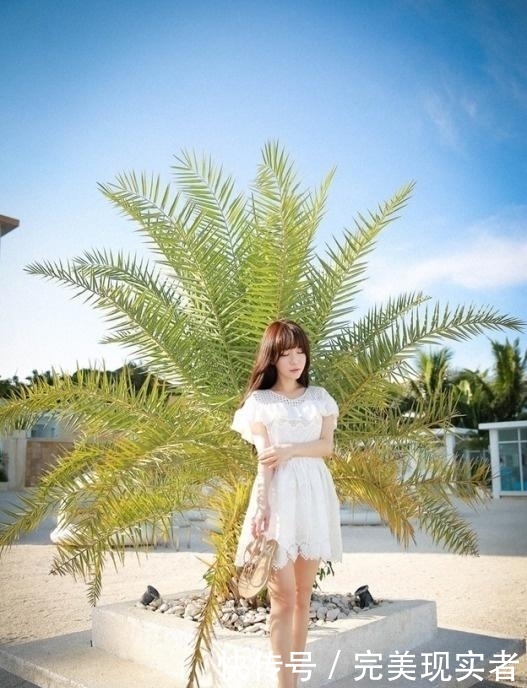 『美女』街拍时尚美女性感白嫩长腿