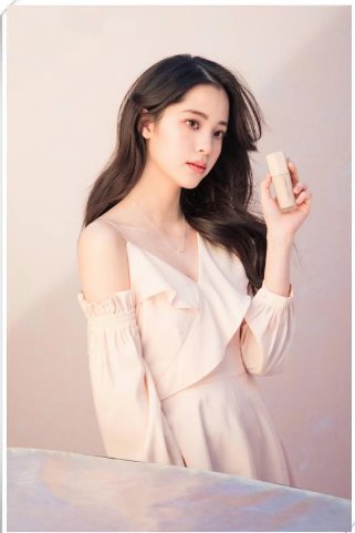 欧阳娜娜18岁穿露肩裙比35岁韩雪还女人，网友:太成熟了