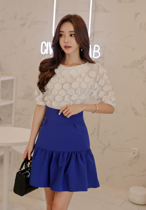 女神孙允珠，拉花奶昔凝霜晴蓝金属鳞片衫