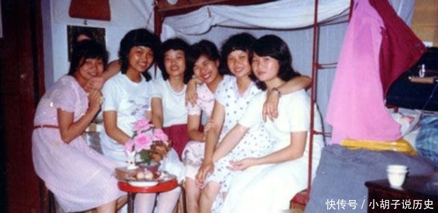 老照片1992年深圳南下的外来打工妹，看到了当年自己的样子