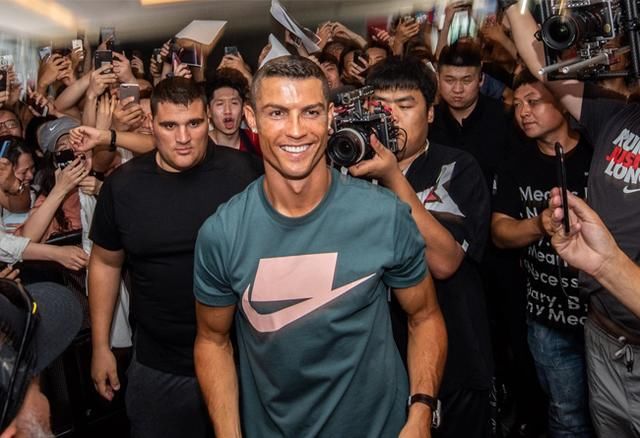 C 罗中国行秀球技时穿的这双鞋，你抢到了吗？