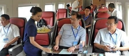中国最“赚钱”的高铁, 耗资2200亿, 一年收入更是超过300亿!