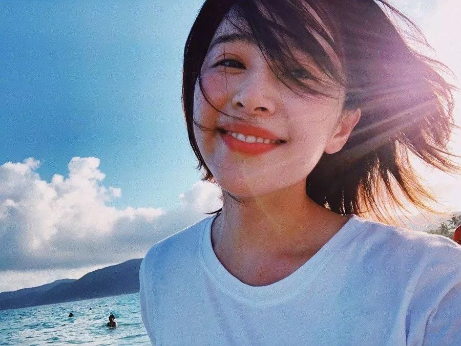 上学被骂狐狸精，跟郑爽闺蜜情遭质疑，分手被网友叫好，你们真的