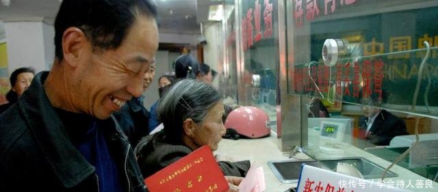 2018年养老金上涨，你能涨多少钱对照公式一起算一算